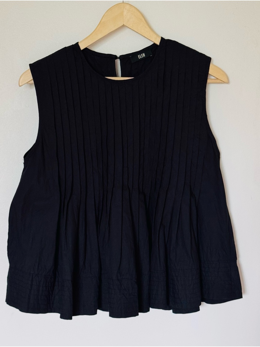 ELEH Black Pleated Sleeveless Blouse